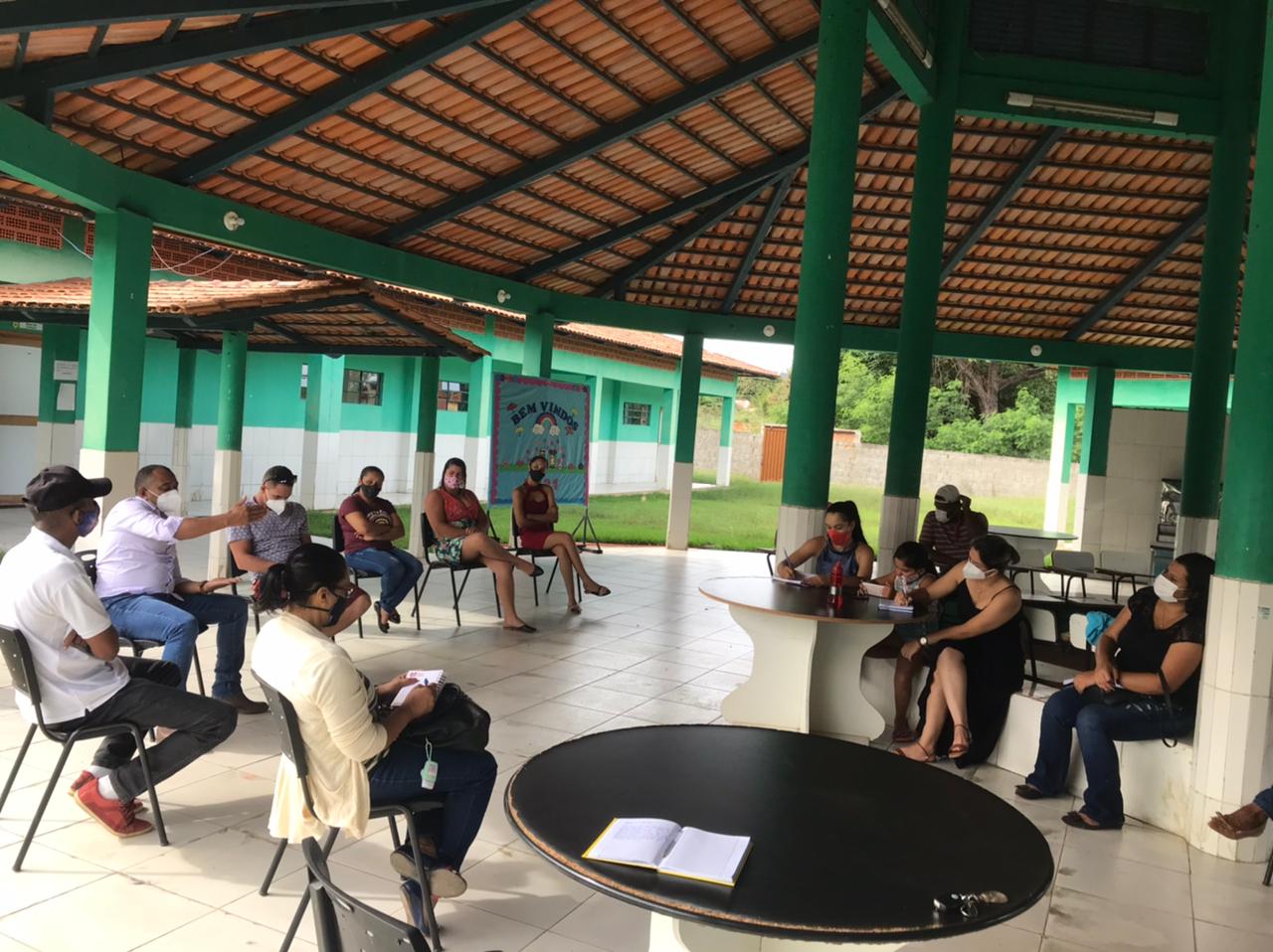 Prefeito Municipal realiza reunião com Secretários e Chefe do Controle Interno com a intenção de Conter o avanço do novo coronavírus...